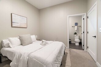 205 W 4th St in Cincinnati, OH - Building Photo - Building Photo