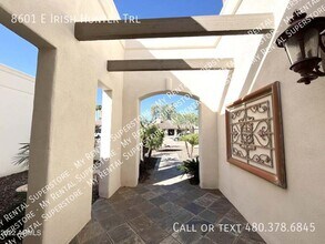 8601 E Irish Hunter Trail in Scottsdale, AZ - Foto de edificio - Building Photo