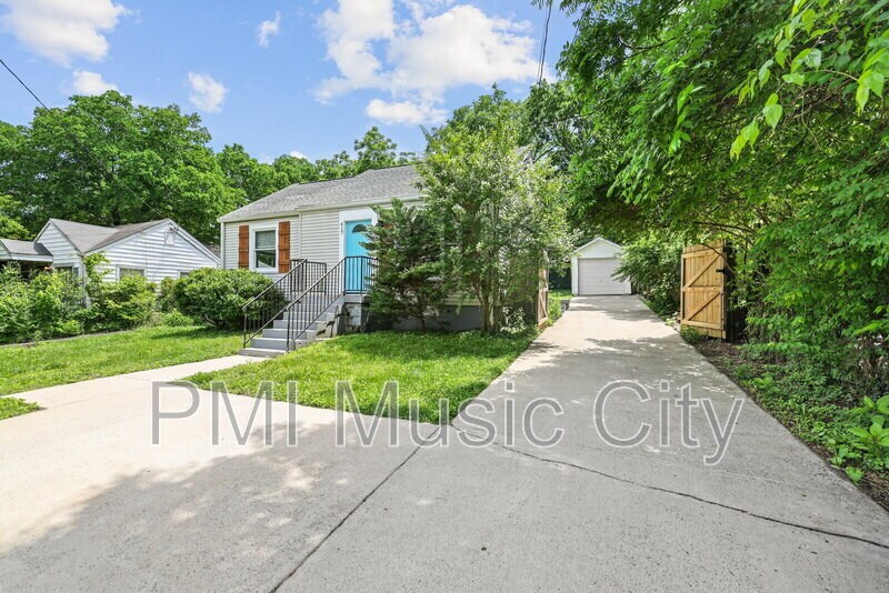 417 Lanier Dr in Nashville, TN - Building Photo