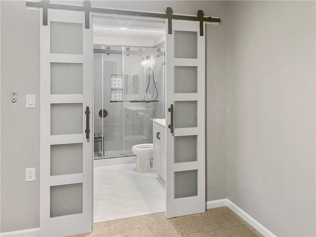 475 Mount Vernon Hwy NE in Sandy Springs, GA - Building Photo - Building Photo