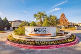 12800 Center Lake Dr in Austin, TX - Building Photo