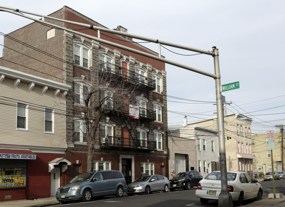 302-304 N 3rd St in Harrison, NJ - Building Photo