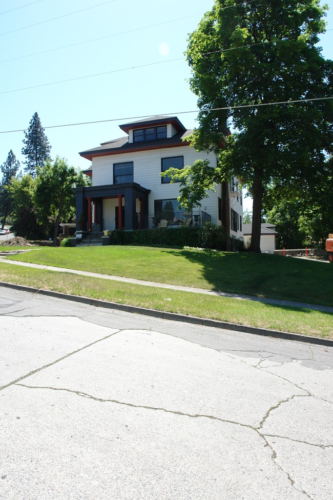 903 W 9th Ave in Spokane, WA - Foto de edificio - Building Photo