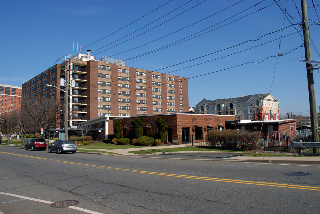 Golden Age Towers in Rahway, NJ - Building Photo