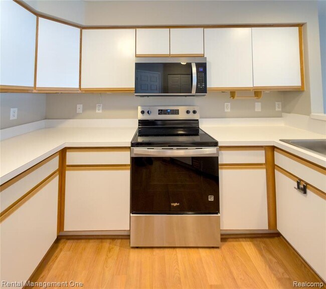 1341 Millbrook Trail in Ann Arbor, MI - Building Photo - Building Photo