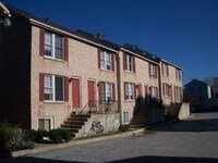 301-305 E Main St in Westminster, MD - Foto de edificio - Building Photo