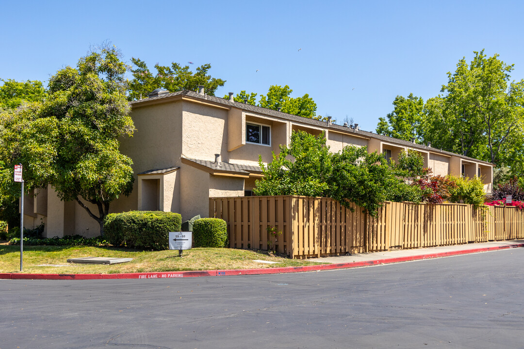 Sunset Park in Sunnyvale, CA - Building Photo