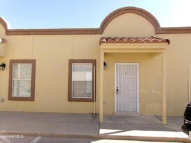 303 McClintock Dr, Unit 4 in El Paso, TX - Building Photo
