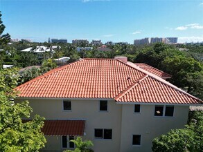 573 Satinwood Dr in Key Biscayne, FL - Building Photo - Building Photo