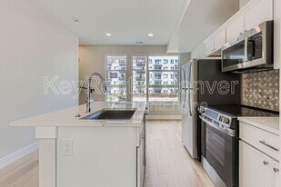 4100 E Warren Ave in Denver, CO - Building Photo