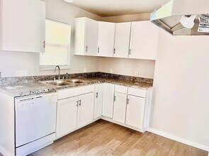 1715 Essex Ave in Dallas, TX - Building Photo - Building Photo
