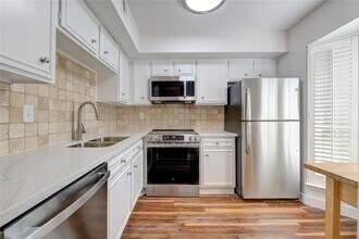 2002 Gentryside Dr in Houston, TX - Building Photo - Building Photo