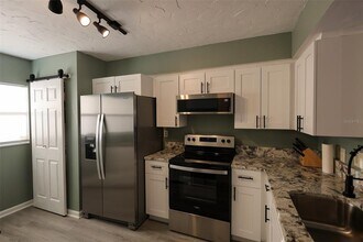 800 Cove Cay Dr in Clearwater, FL - Building Photo - Building Photo
