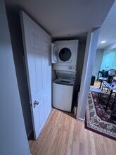 1100 Irving St NW, Unit B in Washington, DC - Foto de edificio - Building Photo