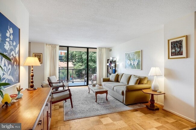 118 Monroe St, Unit 304 in Rockville, MD - Building Photo - Building Photo