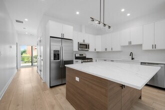 70 E Pershing Rd in Chicago, IL - Building Photo - Building Photo