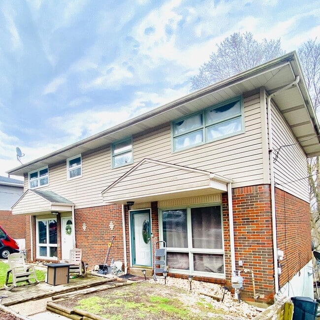 1106 Kellinger Dr in Baden, PA - Building Photo - Building Photo