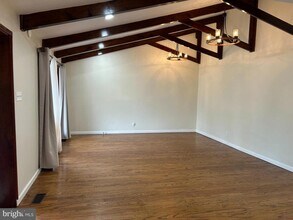 1617 Bryant Rd in Cherry Hill Township, NJ - Foto de edificio - Building Photo