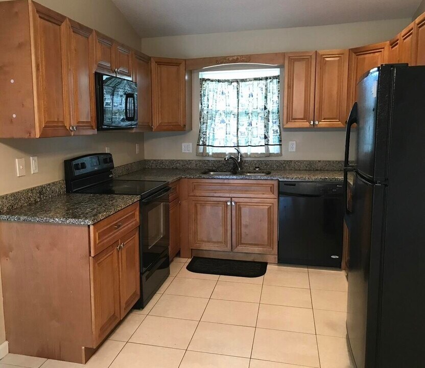 4613 Myla Ln in West Palm Beach, FL - Building Photo