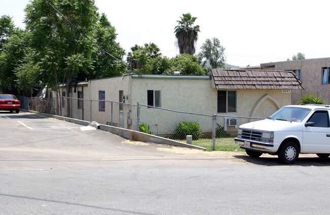Lindo Lane in Lakeside, CA - Foto de edificio - Building Photo