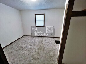 416 E 1st Ave in Mitchell, SD - Building Photo - Building Photo