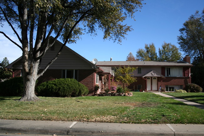 4365 Comanche Dr in Boulder, CO - Foto de edificio - Building Photo