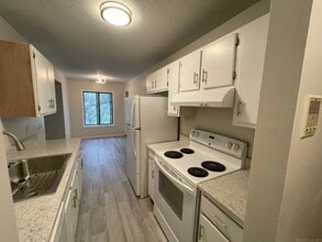 25 Woodsedge Dr in Newington, CT - Building Photo - Building Photo