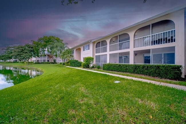 13810 Oneida Dr, Unit C2 in Delray Beach, FL - Building Photo - Building Photo