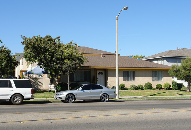 1221 W 7th St in Oxnard, CA - Building Photo - Building Photo