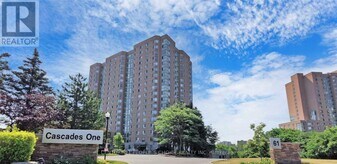 61 Markbrook Ln in Toronto, ON - Building Photo