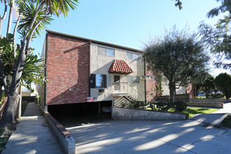 3362 Mentone Ave in Los Angeles, CA - Building Photo - Building Photo