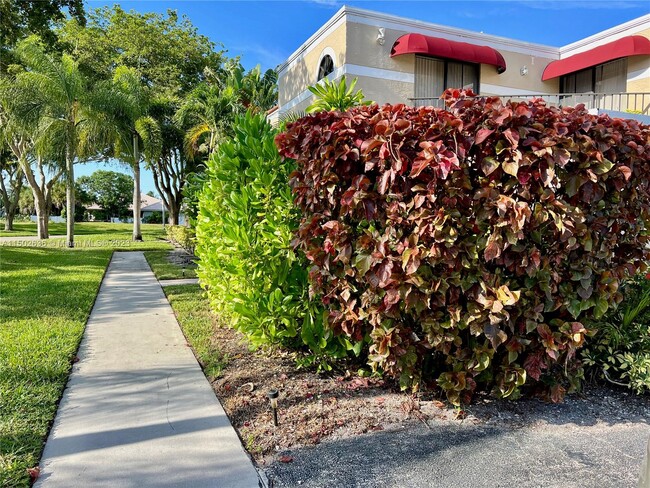 3900 Village Dr, Unit A in Delray Beach, FL - Building Photo - Building Photo