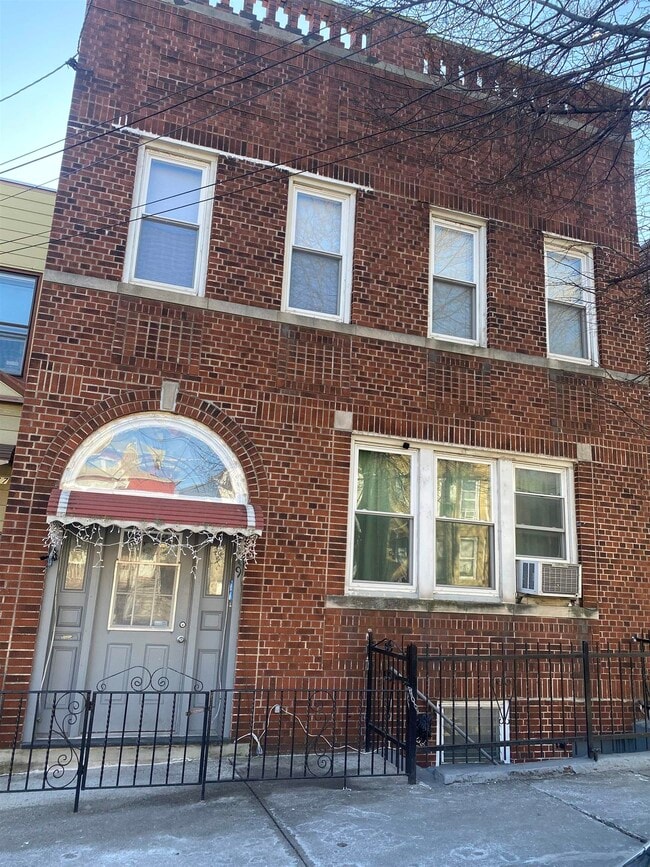 property at 19 Fox Pl