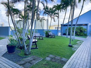 3045 Ala Napuaa Pl in Honolulu, HI - Foto de edificio - Building Photo