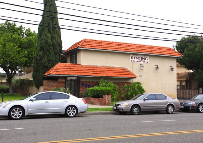 Normandie Apartments in Downey, CA - Foto de edificio - Building Photo