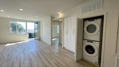 2475 Victoria Ave in San Luis Obispo, CA - Foto de edificio - Building Photo
