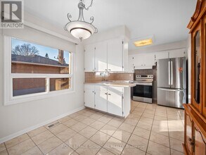 712 Brimorton Dr in Toronto, ON - Building Photo - Building Photo