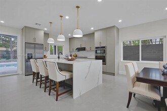6498 NW 113th Pl in Doral, FL - Building Photo - Building Photo