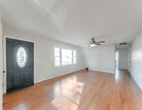 1206 S Mattis Ave in Champaign, IL - Building Photo - Building Photo