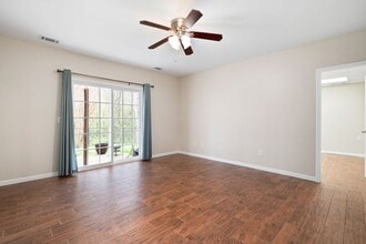 1083 Soaring Way NE in Marietta, GA - Foto de edificio - Building Photo