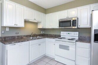 177 Cascade Dr in Indian Head Park, IL - Building Photo - Building Photo