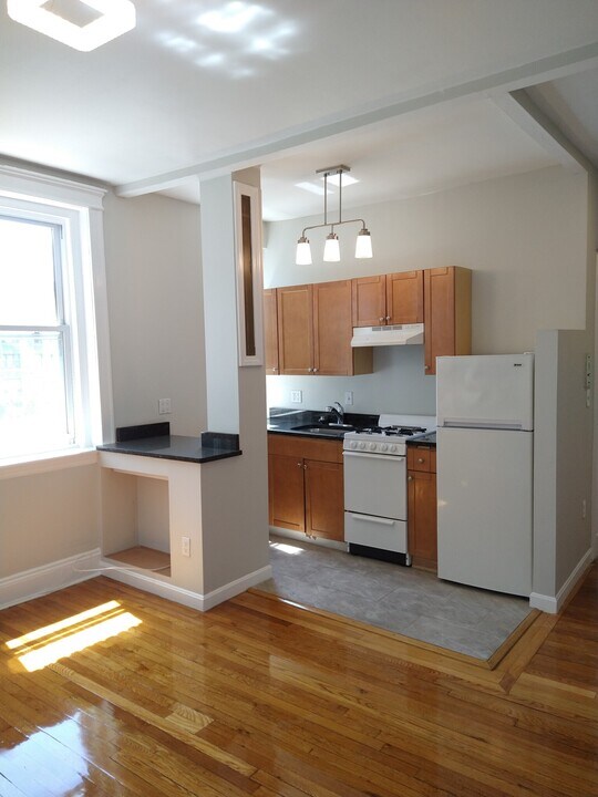 117 Commonwealth Ave, Unit Comm Ave in Boston, MA - Building Photo