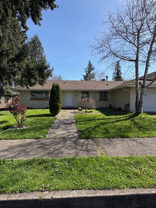 1100 SE 208th Ave in Gresham, OR - Building Photo