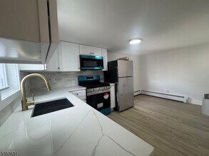 282 Green Ave in Lyndhurst, NJ - Building Photo - Building Photo
