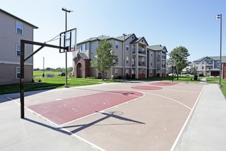 The Quarters Lincoln - Student Living in Lincoln, NE - Building Photo - Building Photo