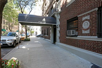 115-119 E 82nd St in New York, NY - Building Photo - Building Photo