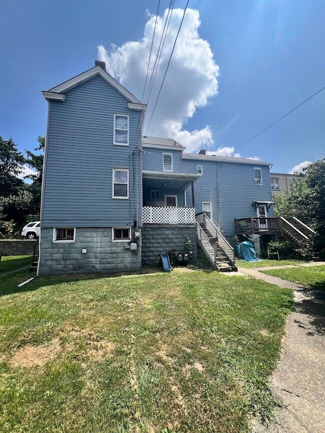 425 Ohio Ave, Unit 4 in Glassport, PA - Building Photo - Building Photo