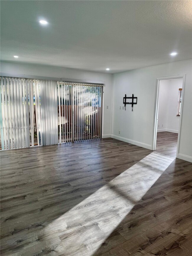 7101 W Sunrise Blvd, Unit A1 in Plantation, FL - Building Photo - Building Photo