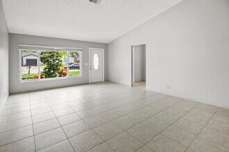 22493 SW 56th Ave in Boca Raton, FL - Building Photo - Building Photo