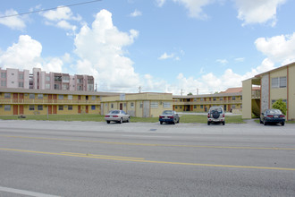 Marshall Apartments in Hialeah, FL - Building Photo - Building Photo